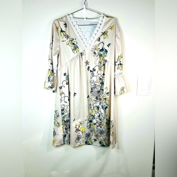 Women’s Floral Tunic Dress Size Large Lace Trim Bell Sleeve Boho Style 35.5” - Picture 1 of 7